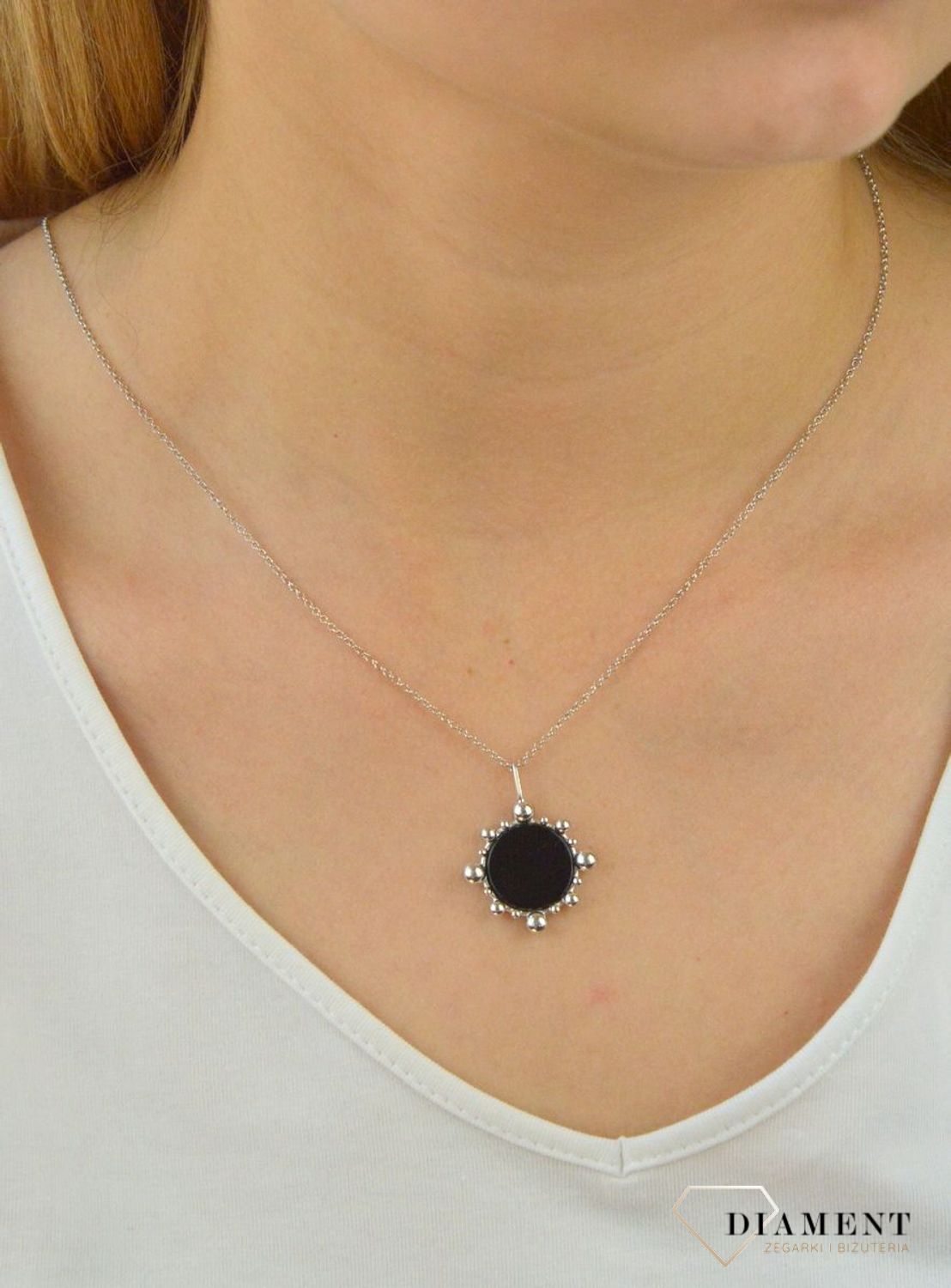 Medalion srebrny rodowany Essme z onyksem DZN414 ONX R. Naszyjnik srebrny rodowany. Naszyjnik srebrny z onyksem. Naszyjnik idealny pomysł na prezent dla każdej kobiety. Naszyjnik.jpg